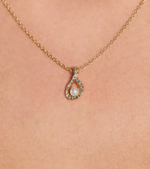 Elegant Aura Dainty Rhinestone And Pearl Necklace