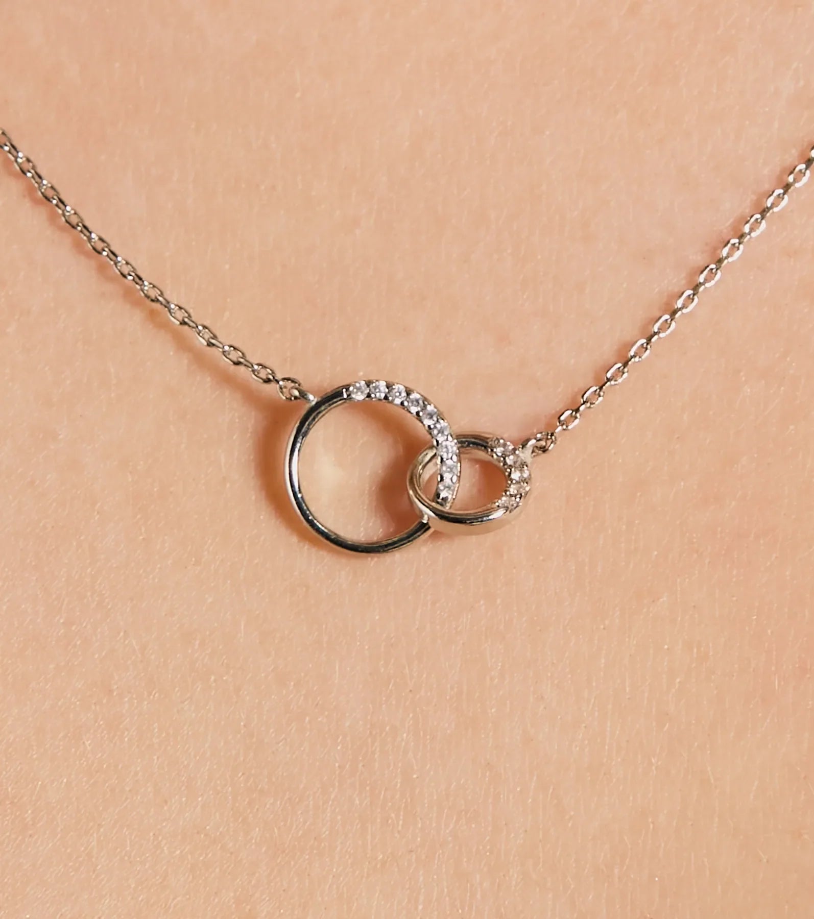 Chic Shine Cubic Zirconia Circle Charm Necklace